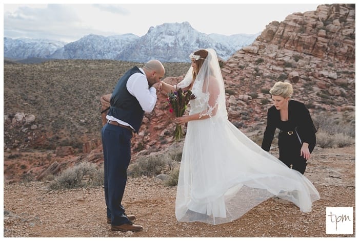 Winter Small Wedding in Calico Basin in Red Rock Canyon